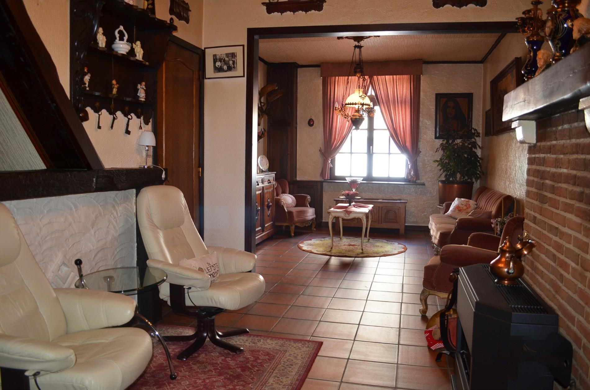 Rijwoning met 2 slpks,  ruime zolder (mogelijk 3de slpk)  &amp; zonnige tuin te Eeklo 