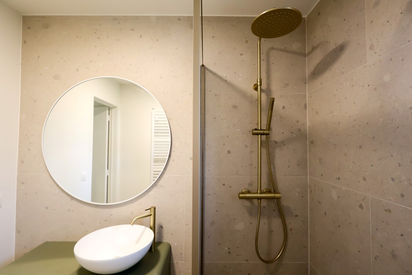 Gerenoveerd appartement met 2 slaapkamers én terras vlak bij het strand van Sint-André Oostduinkerke 