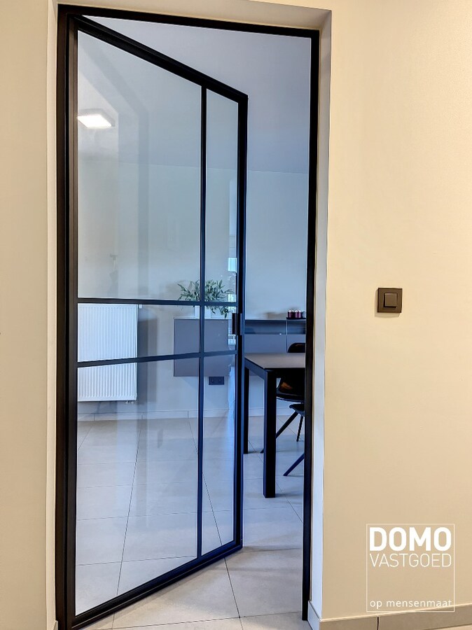 Luxe duplex appartement met terras, garage en 2 slaapkamers in Beverst - Volledig bemeubeld. 