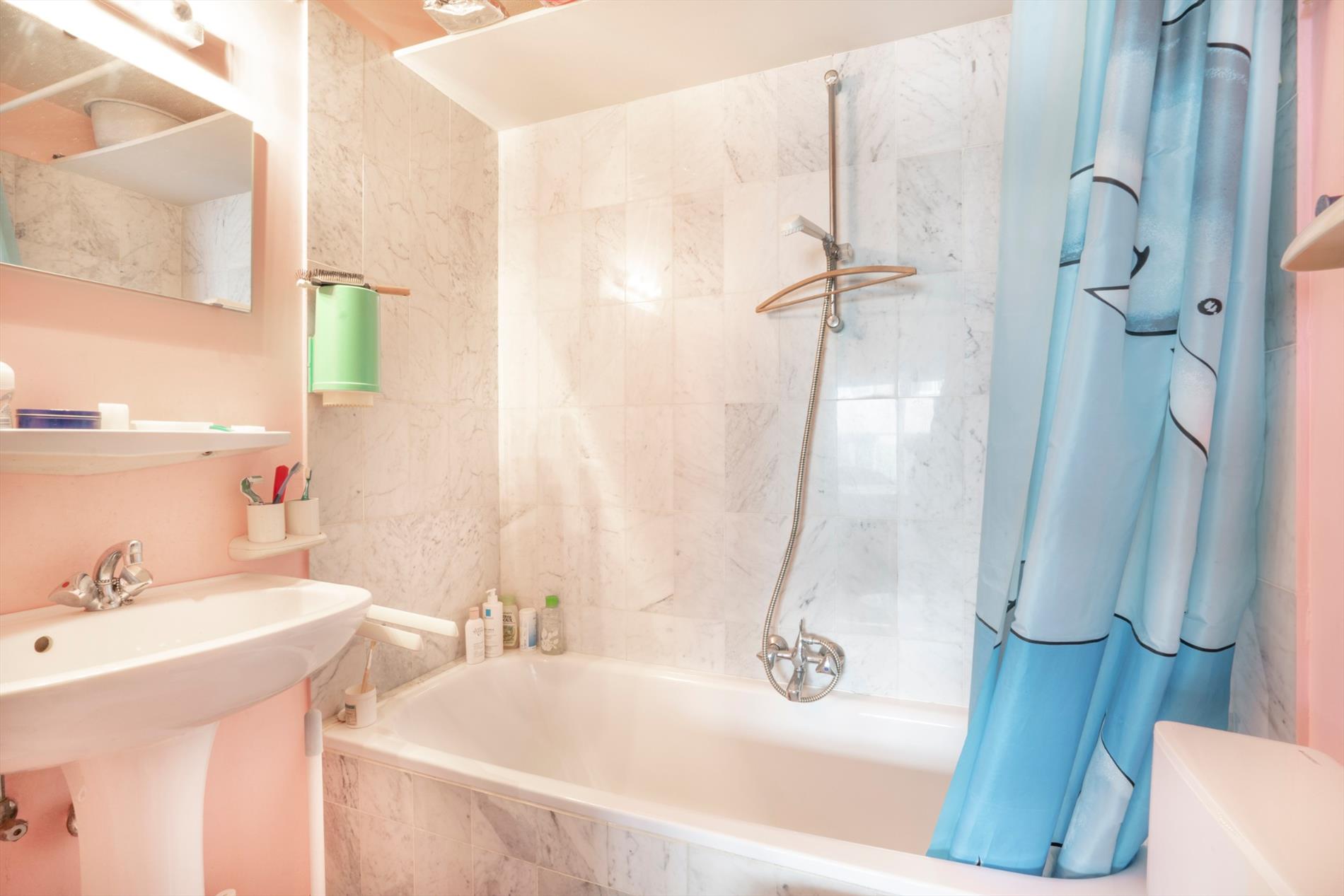 MOOIE STUDIO MET ZIJDELINGS ZEEZICHT IN CENTRUM OOSTENDE 