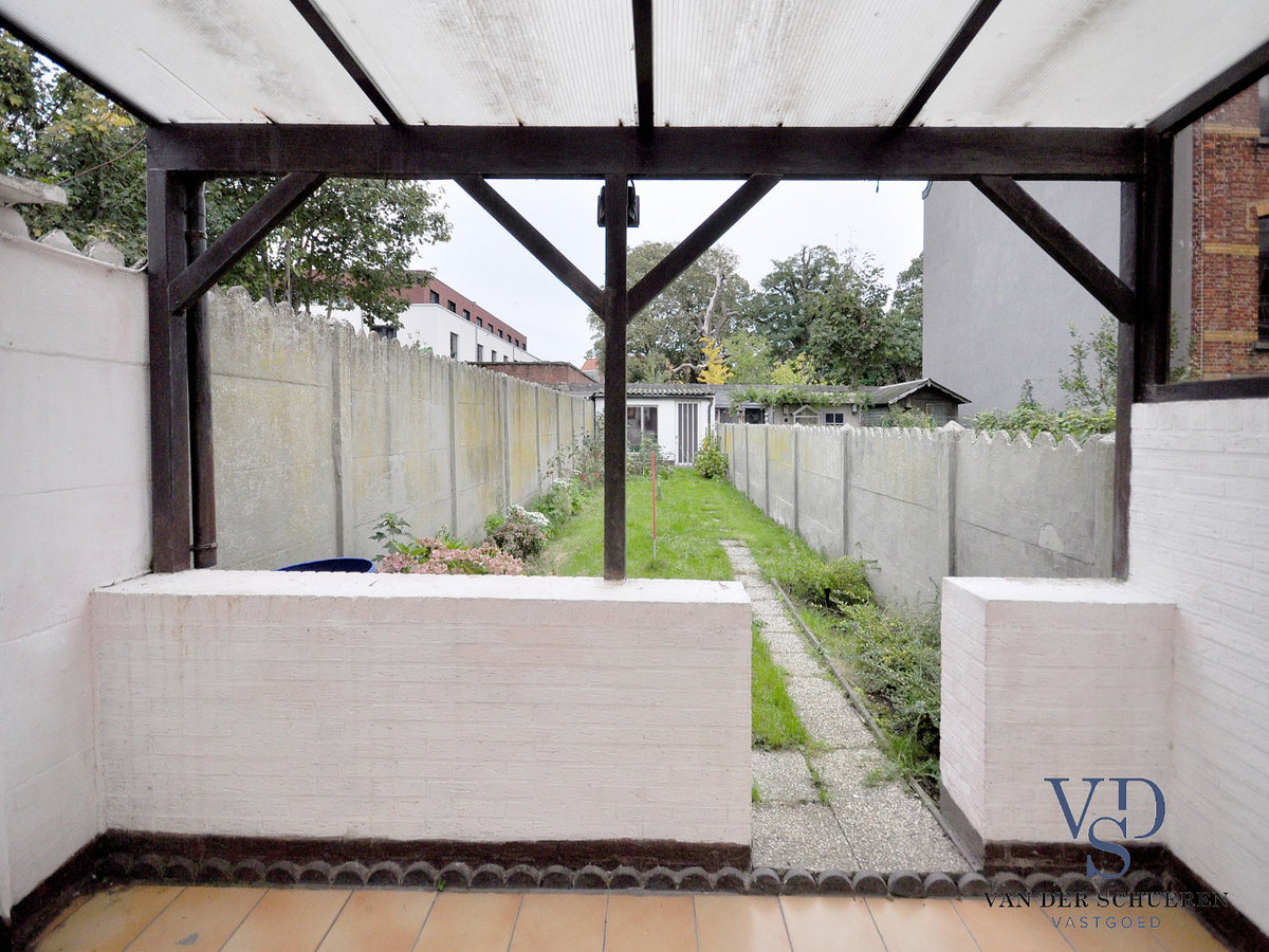 Rijwoning met tuin nabij station Gent-Sint-Pieters. Top-ligging nabij tram en trein ! 