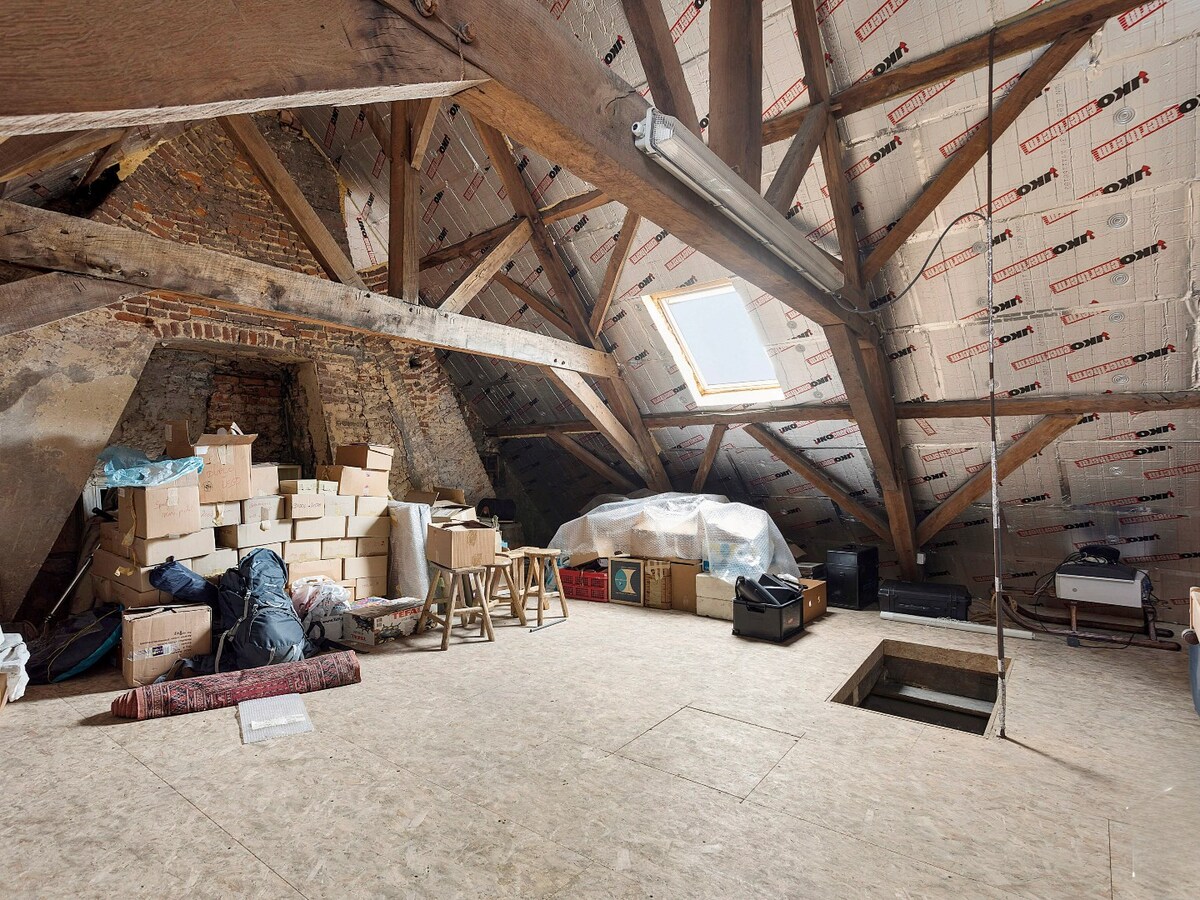 Charmant handelspand met woonst op de markt in Kruishoutem 