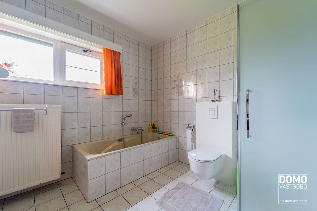 UNIEKE WONING MET 2 RUIME LOODSEN OP PERCEEL VAN 58A49CA 