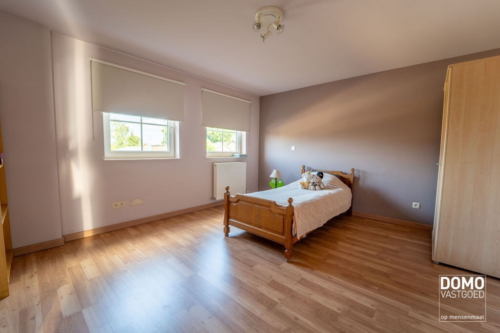 Ruime villa met paardenaccommodatie en wedstrijdstal gelegen te Herk-de-Stad - EPC-label: B - Bewoonbare vloeroppervlakte: 296m² 