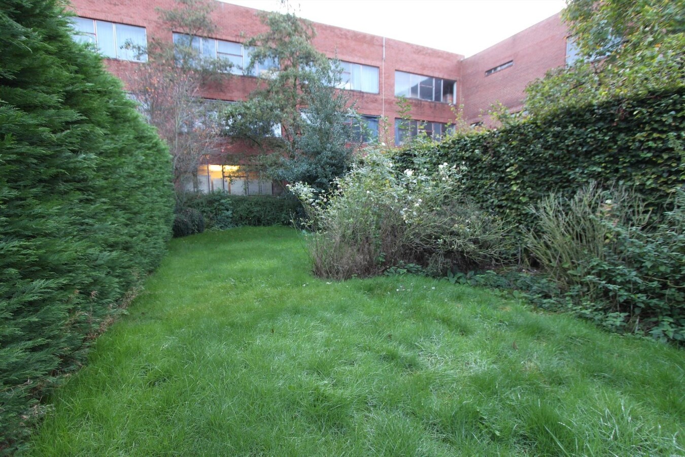 Gelijkvloers appartement met 2 slaapkamers en garage te Handzame 