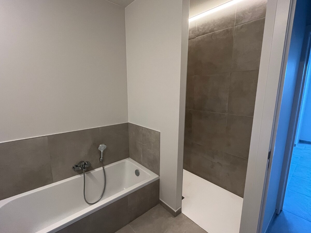 Nieuw, luxueus afgewerkt BEN-penthouse 