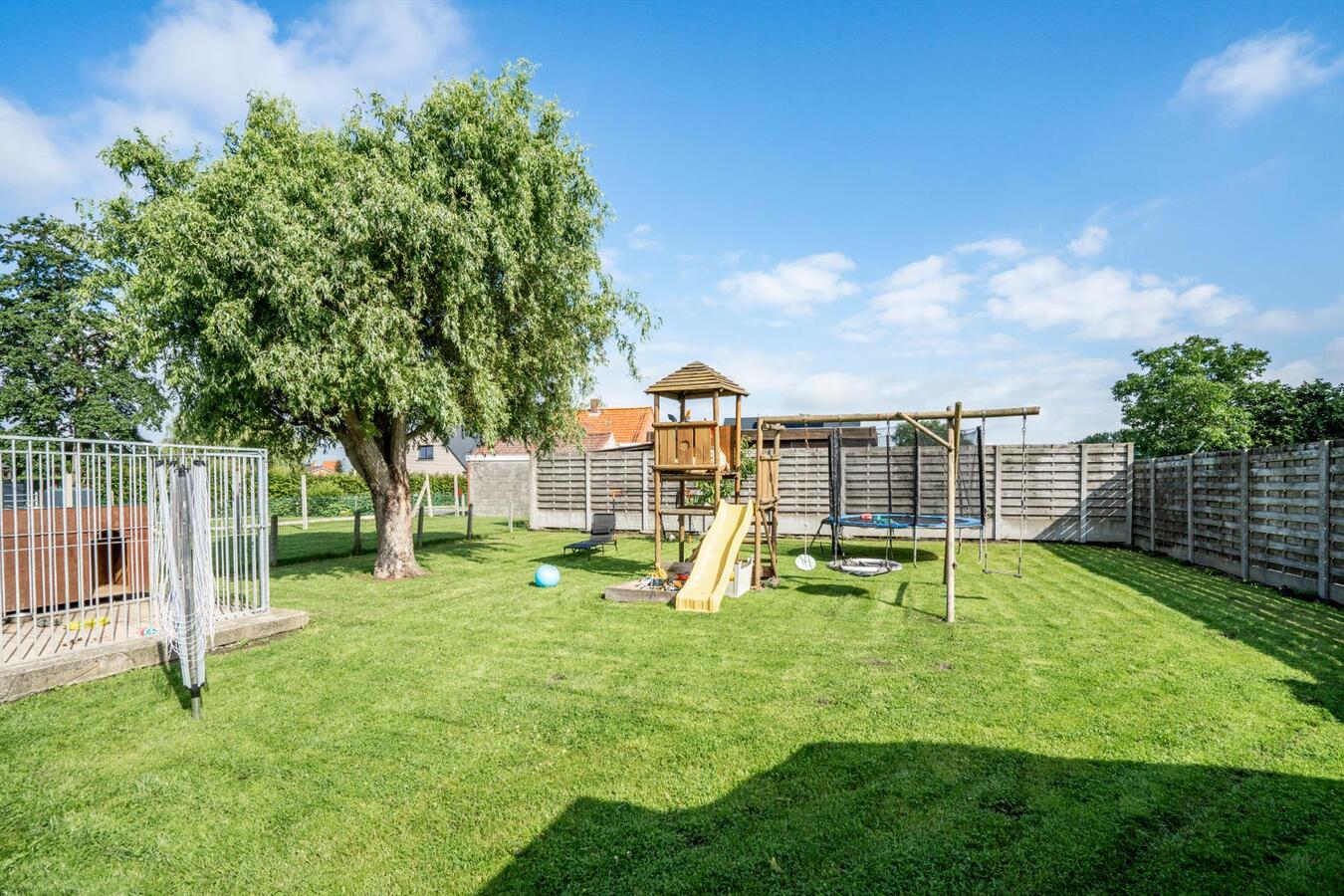 Uitstekend gelegen vrijstaande woning met grote onderhoudsvriendelijke tuin 