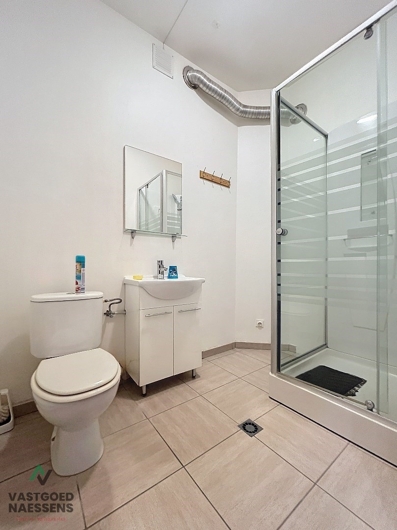 Commerce avec habitation près de la digue 