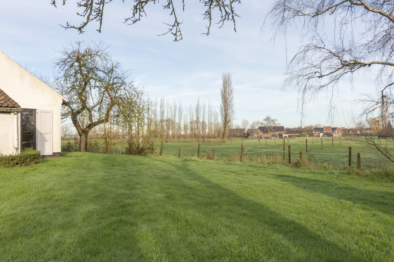 Idyllisch gelegen hoeve-villa met schuur 