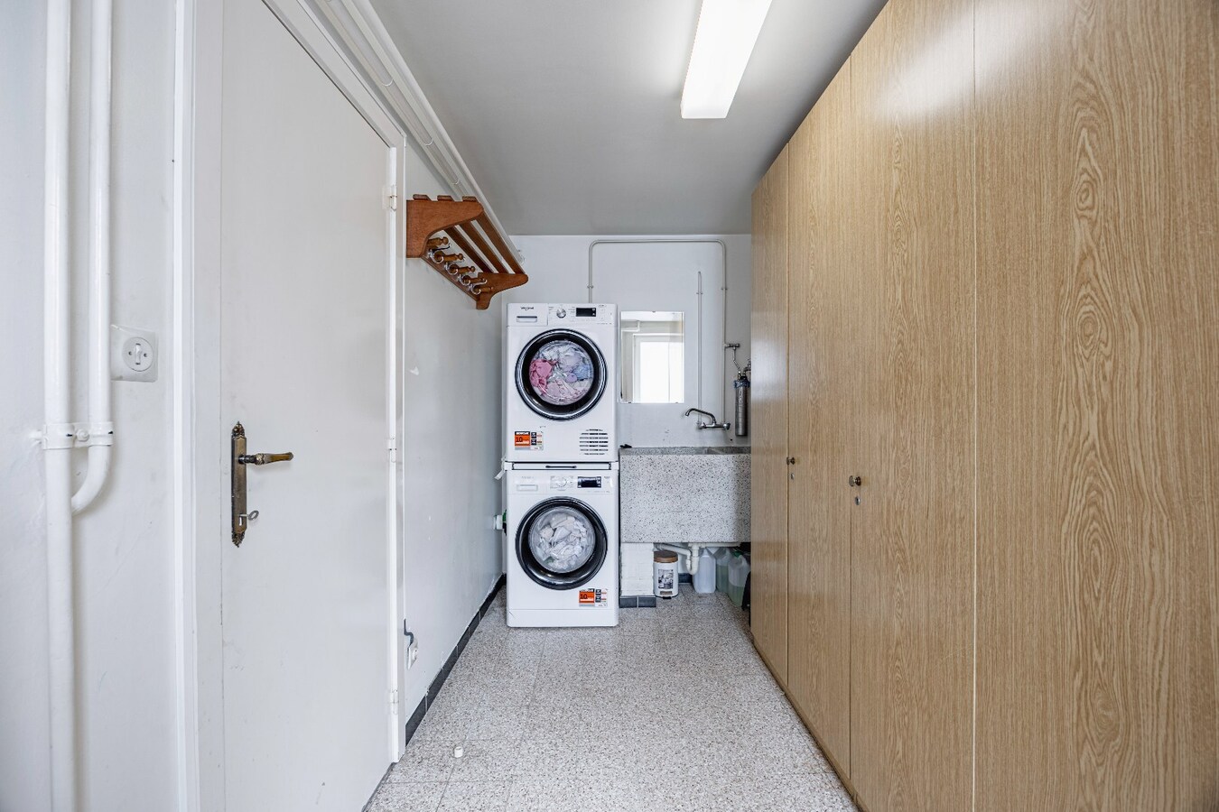 Instapklare, lichtrijke bel-etage woning met ruime garage en terras op centrale ligging 