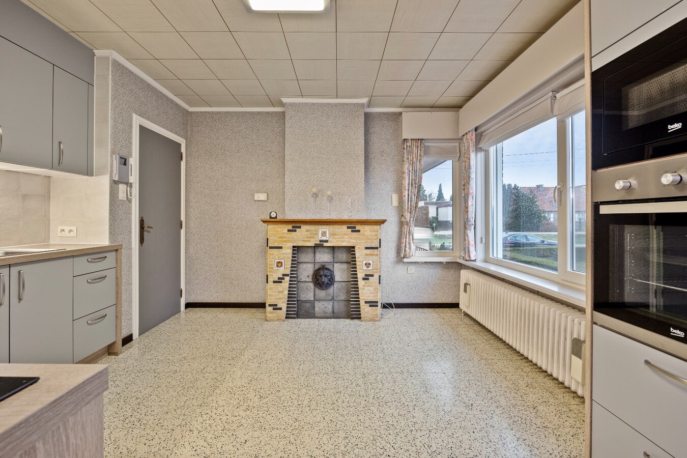 Solide en op te frissen woning te koop vlakbij centrum Lozer 