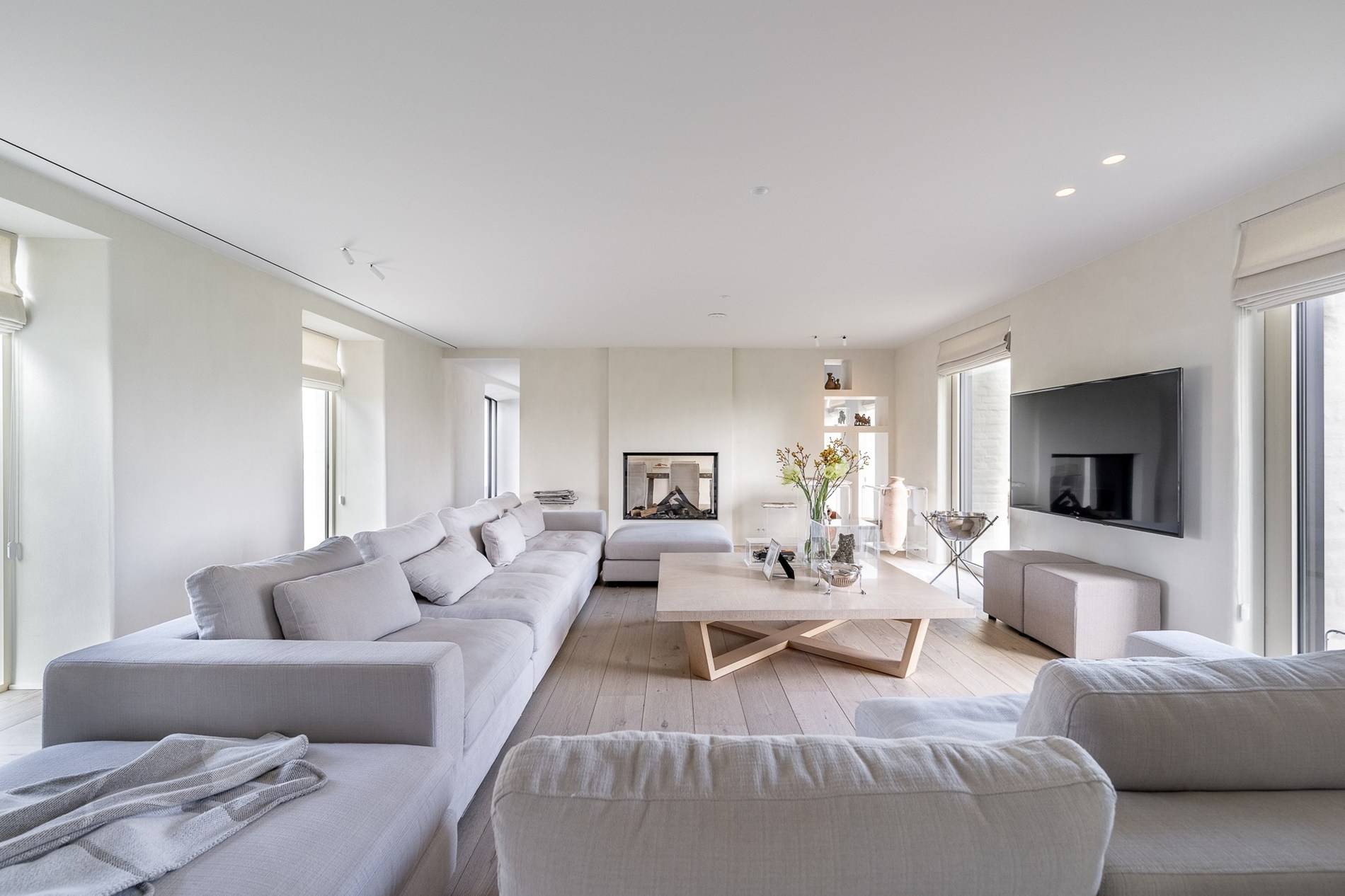 OPENDEURDAG Zaterdag 02/05 - 10u30 - 12u30 (Pereboomstraat 1 te Damme) : Uitzonderlijk gerenoveerde Hoeve met bijhuis op een domein van 1,5 hectare 