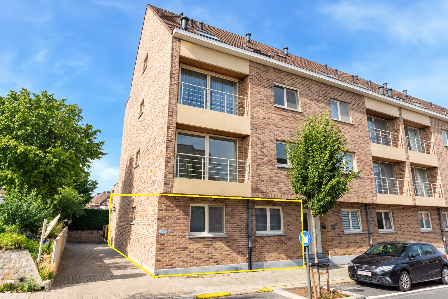 Instapklaar 2 slpk appartement met garage te Halle 
