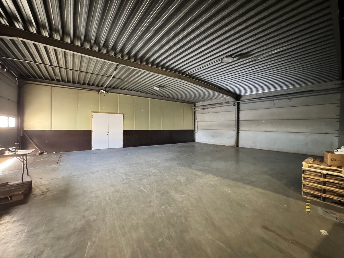 Loods met burelen te huur te Koekelare 