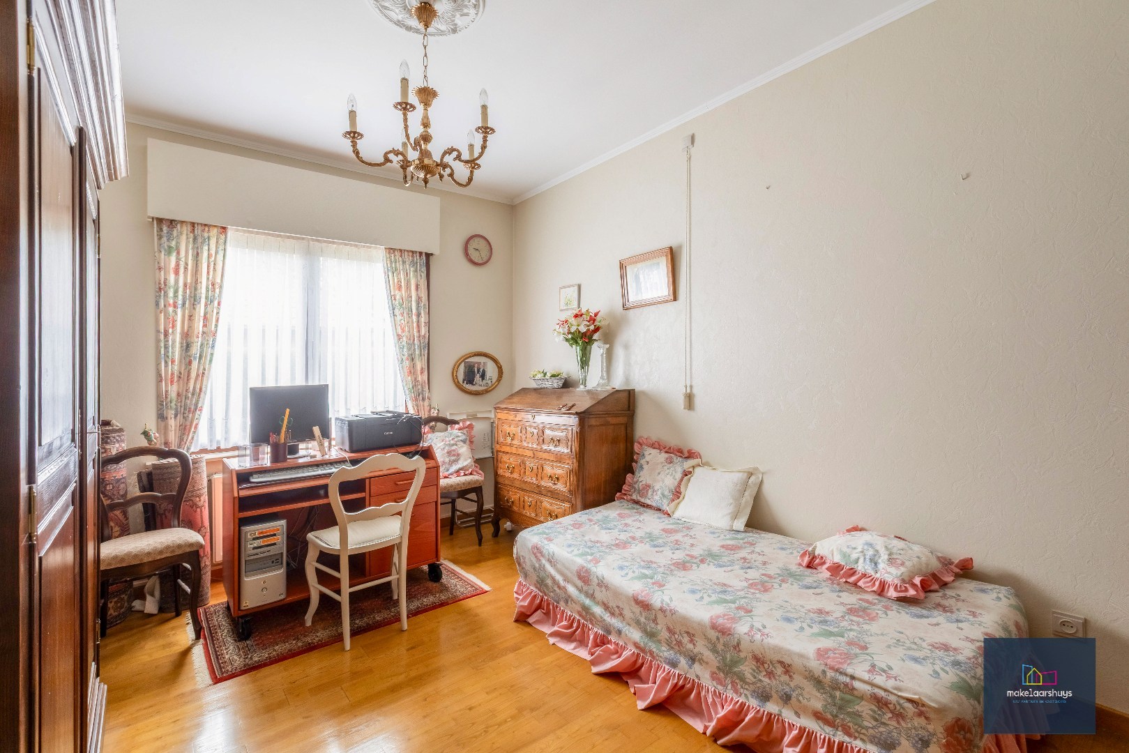 VERKOCHT !!! Goed onderhouden bungalow nabij centrum Mariakerke 