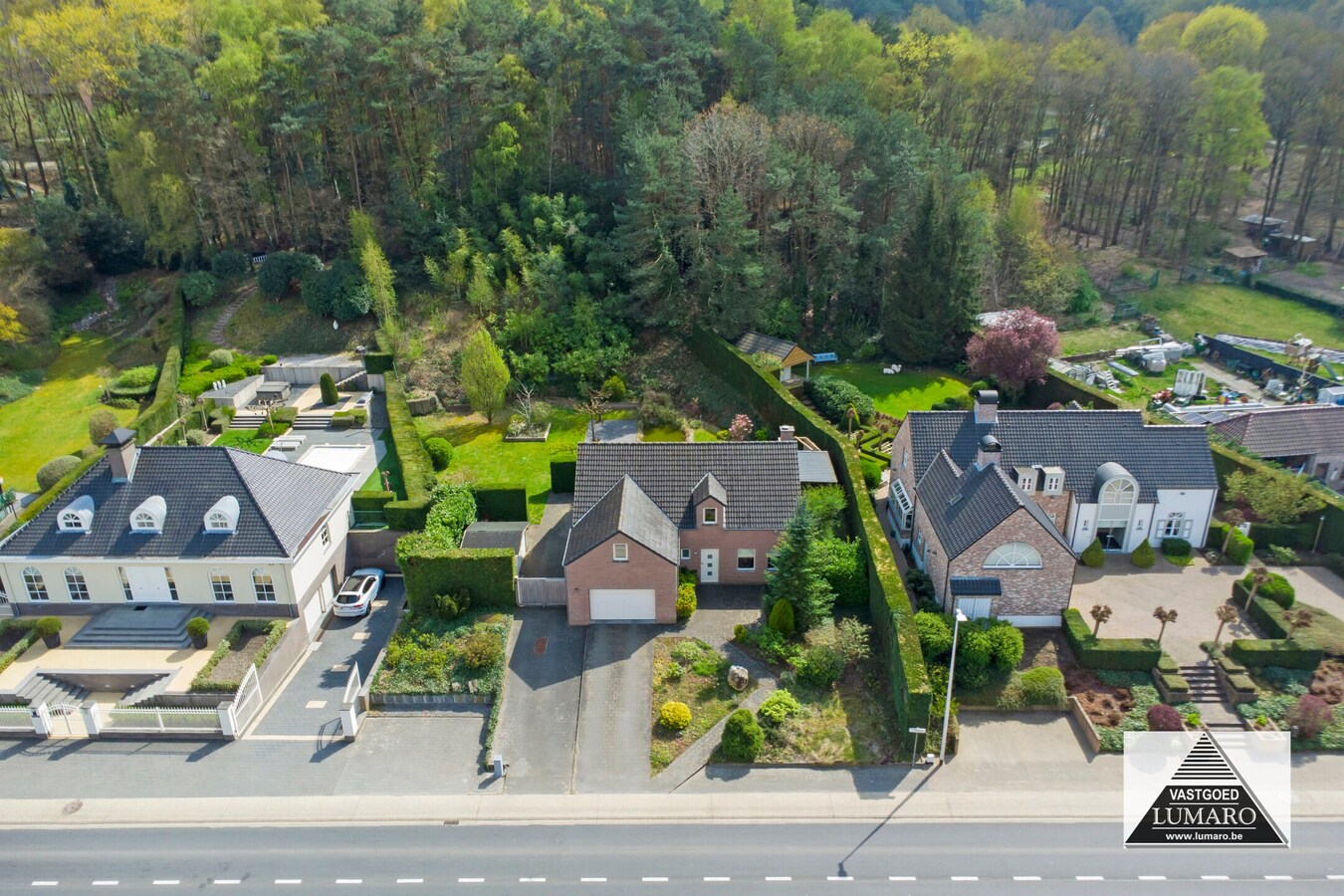 Vrijstaand landhuis op 2.942m². Instapklaar. Energielabel B. 