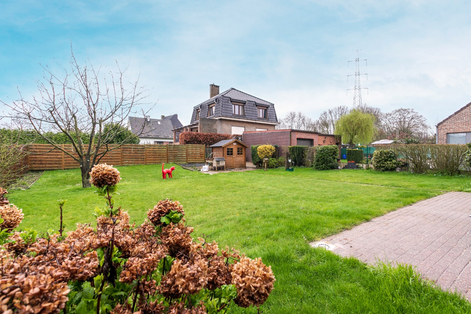 Instapklare woning met 3 slpks, garage en tuin op 6a61ca 