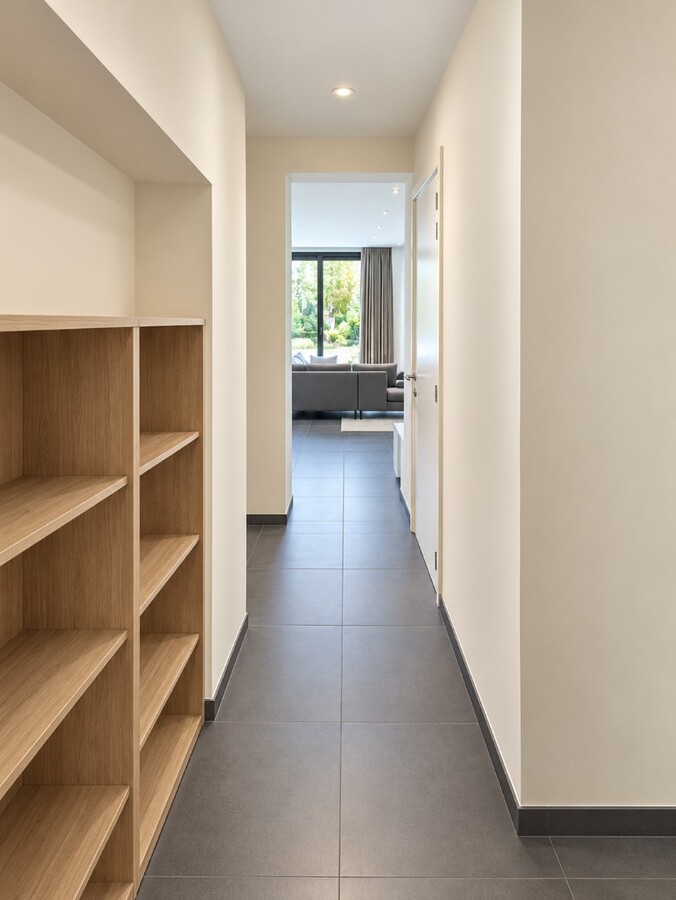 Comfortabel appartement met 3 slaapkamers, terras, tuin en carport. 