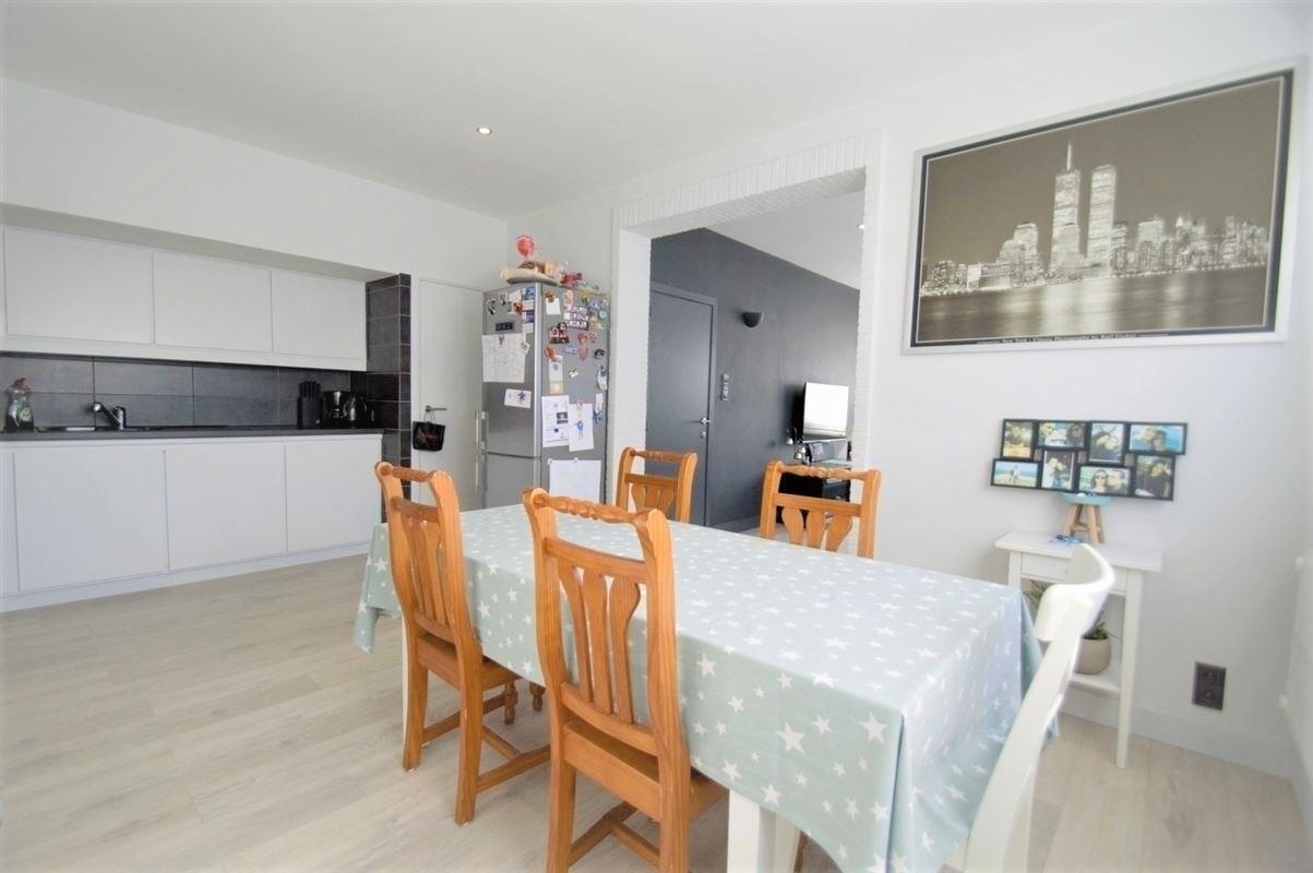 Zonnig, gerenoveerd hoekappartement met uitweg - Heist 