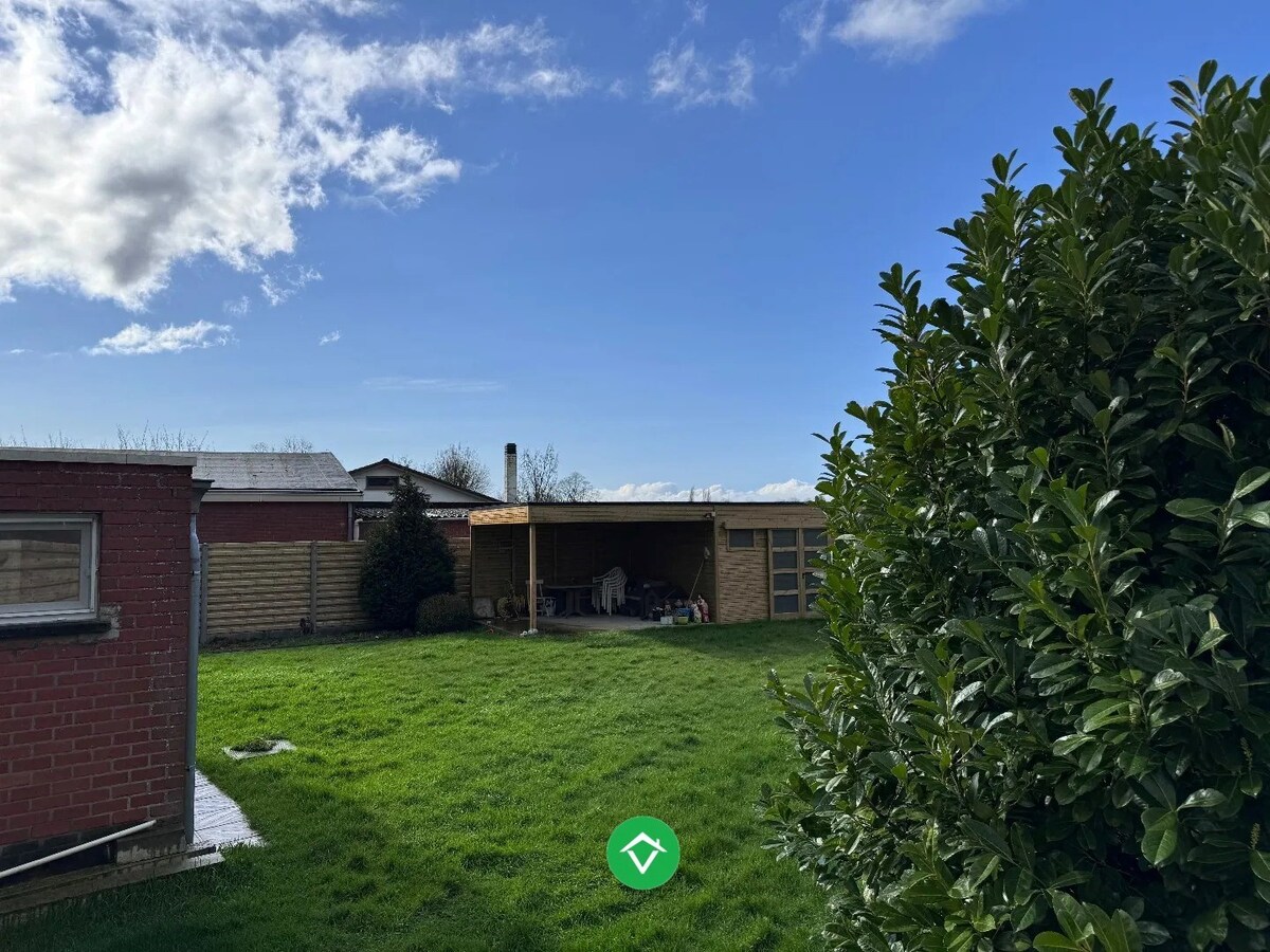 Rustig gelegen alleenstaande woning met garage te Ichtegem 