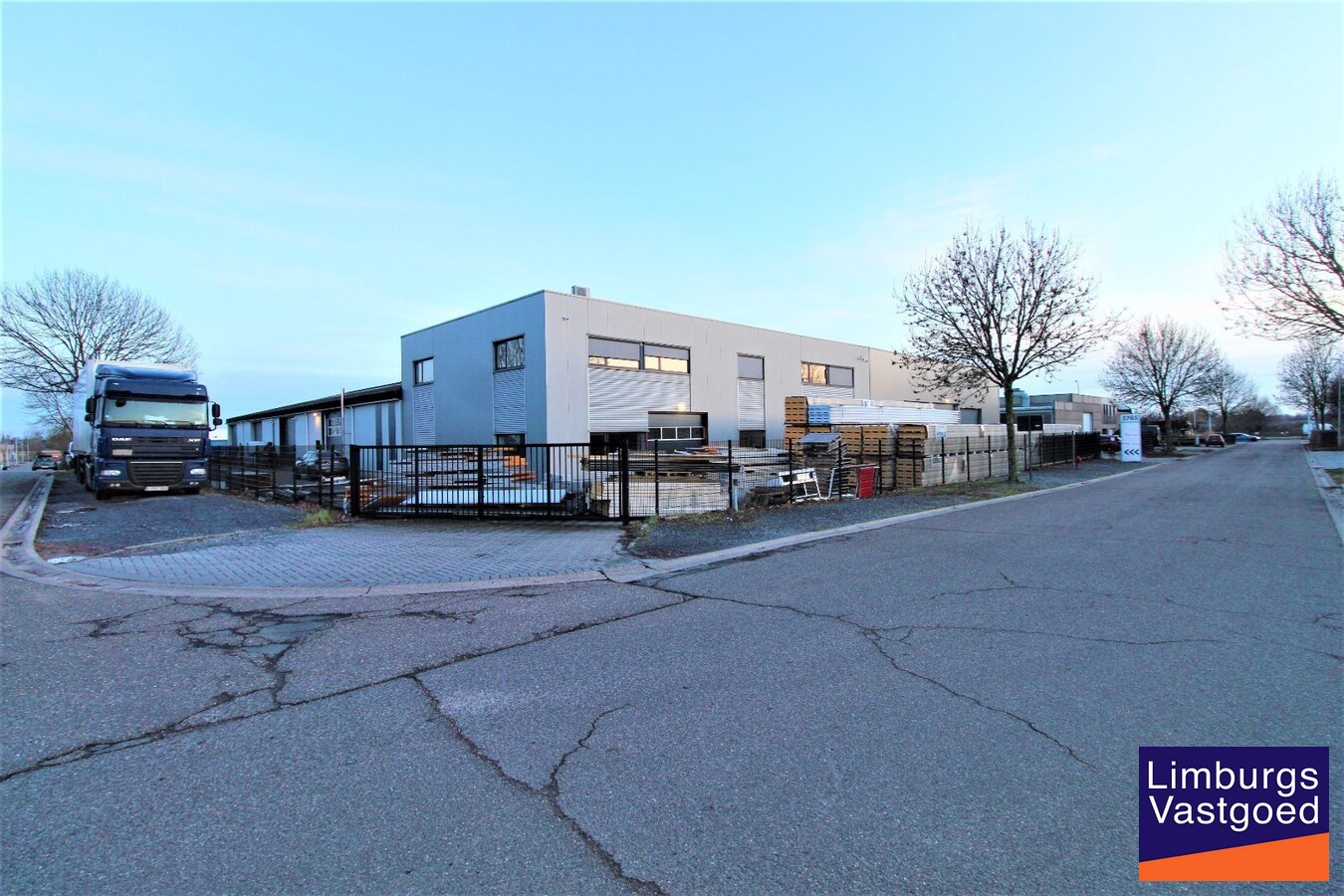 TRUDONIS - KMO UNIT 11 - 692 m² - sectionaal poort - nabij N79 