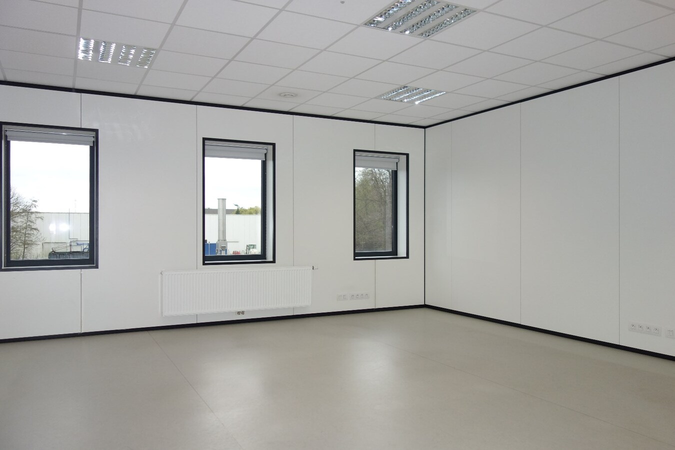Bureau de prestataires de services loué À Tournai