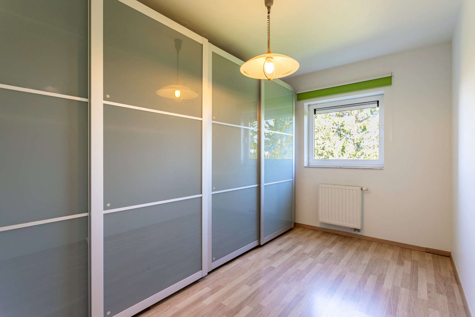 Instapklaar appartement met 2 slpk en parking te Halle 