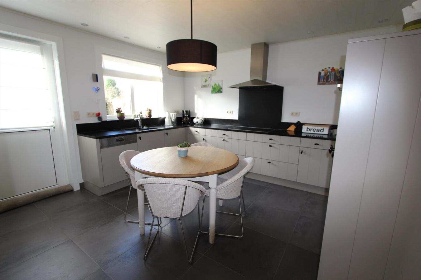 Alleenstaande woning met 4 slaapkamers te Ichtegem 