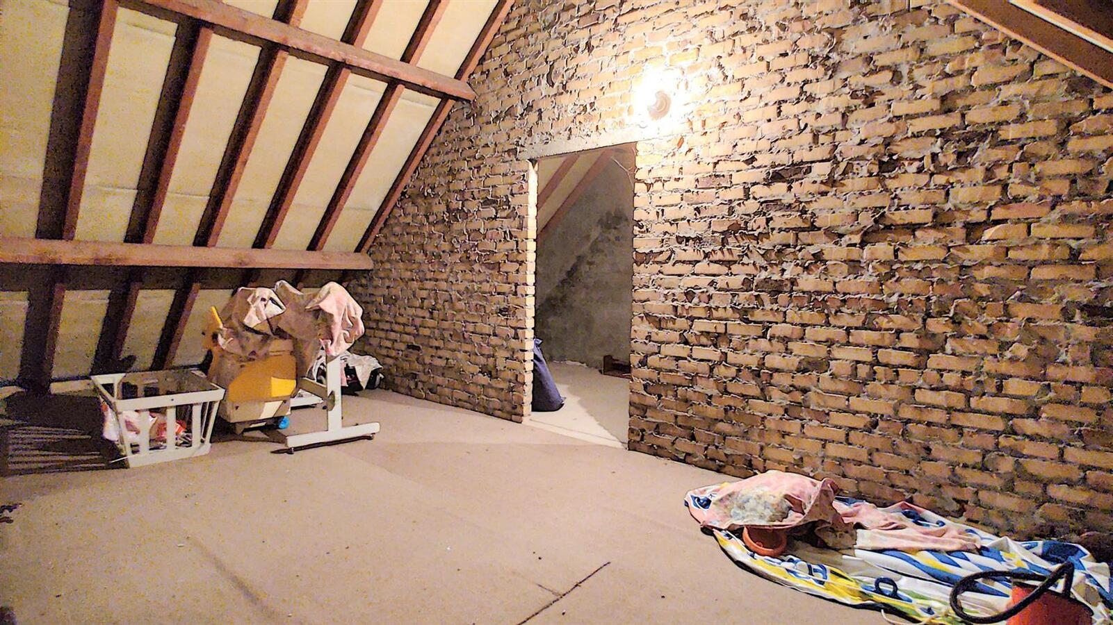 Goed gelegen, op te frissen gezinswoning - Heist 