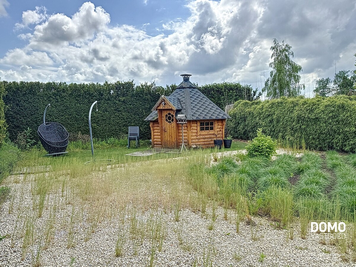 Zeer ruime half open bebouwing gelegen te Hasselt 