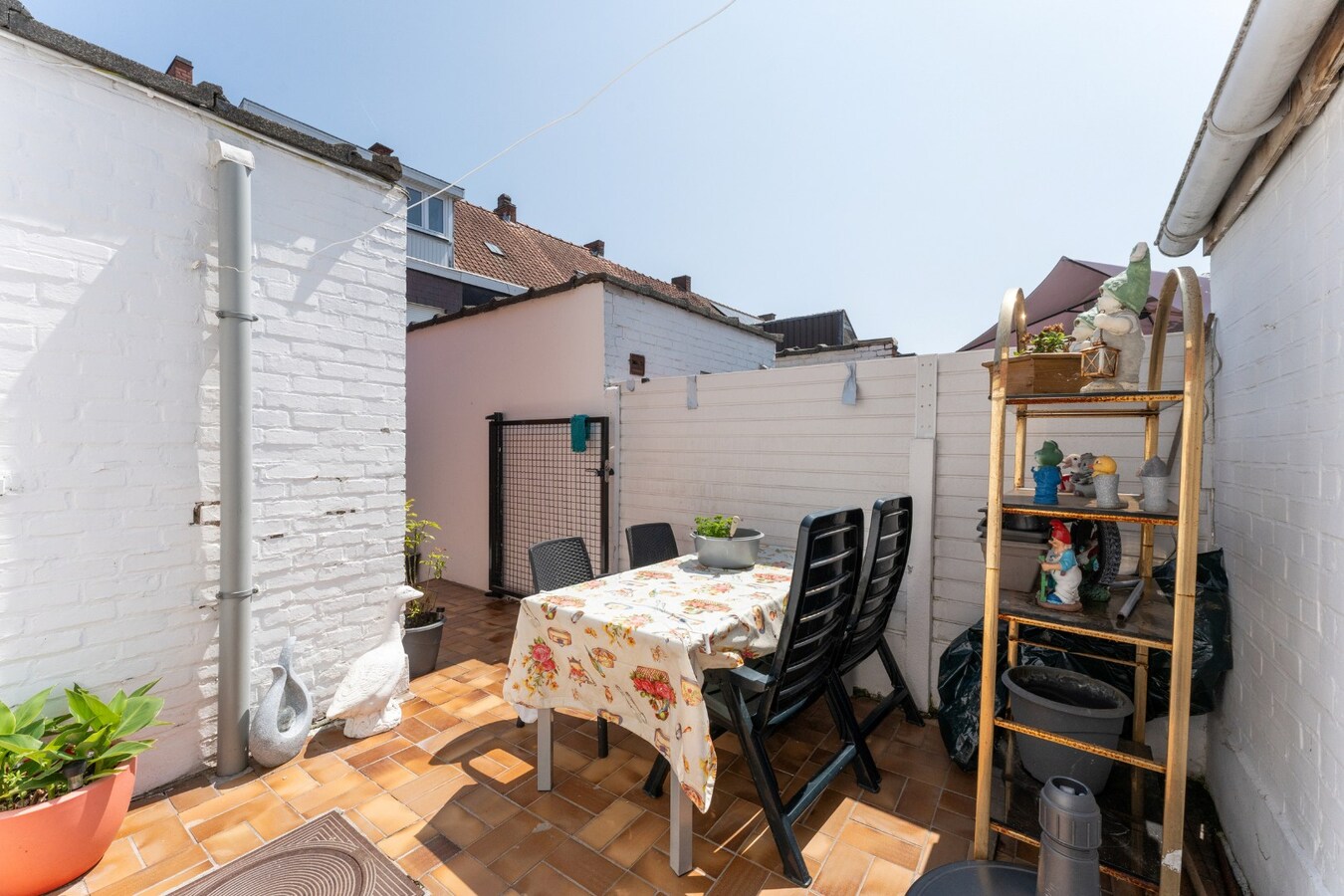 Centrale rijwoning met drie slaapkamers en terras in hartje Roeselare 