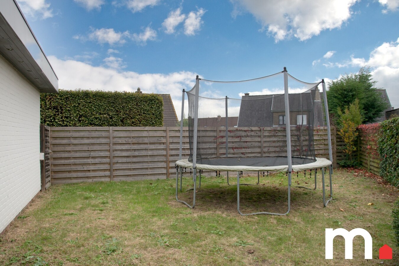 Villa met binnenzwembad, sauna en praktijkruimte (160m2) te Kuurne ! 