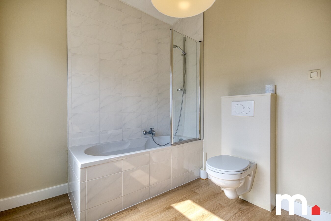 Woning te Kortrijk nabij het centrum met garage op TOPLOCATIE ! 