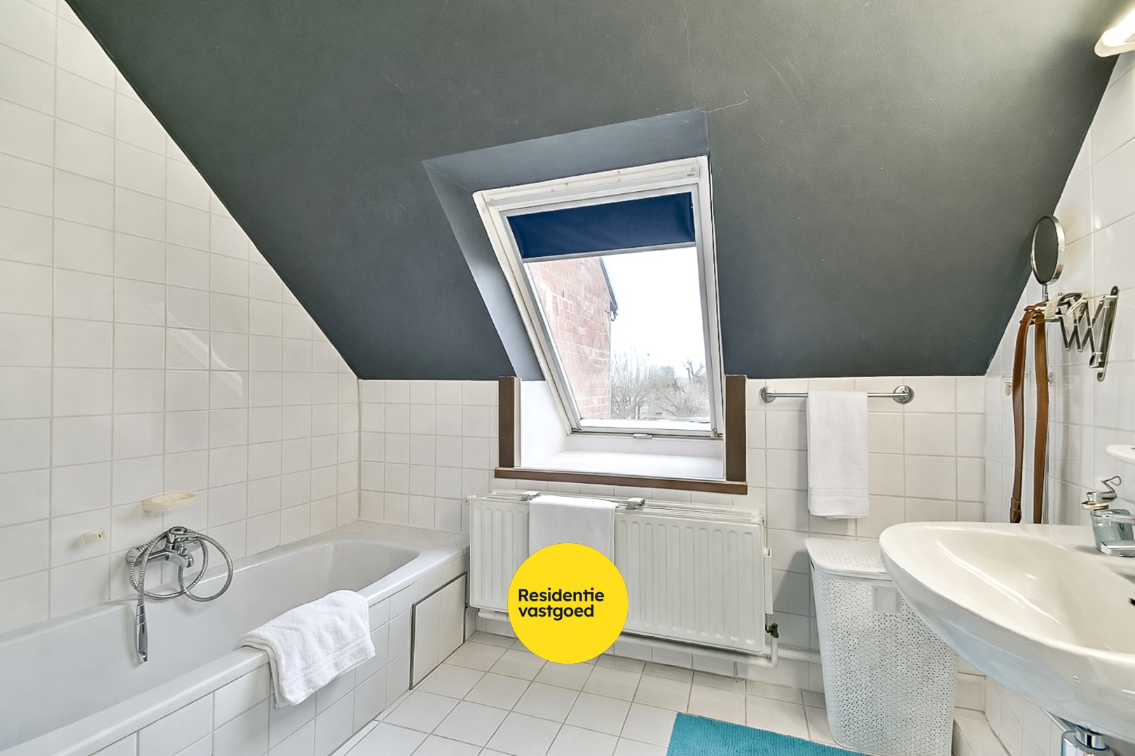 Zeer ruim duplex appartement met 3 slaapkamers in het centrum van Gistel 