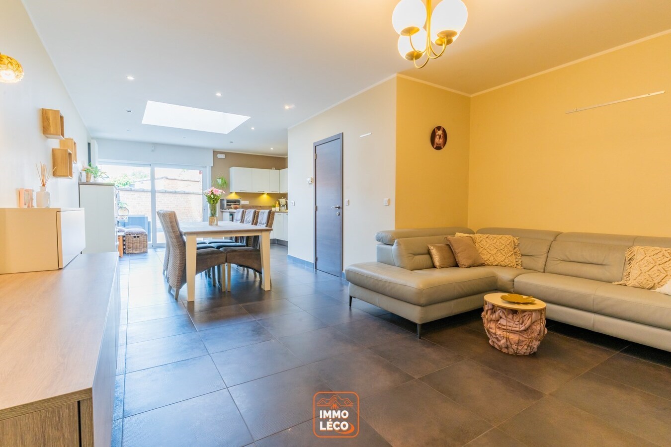 Maison 4 chambres avec commerce, plein centre-ville ! 