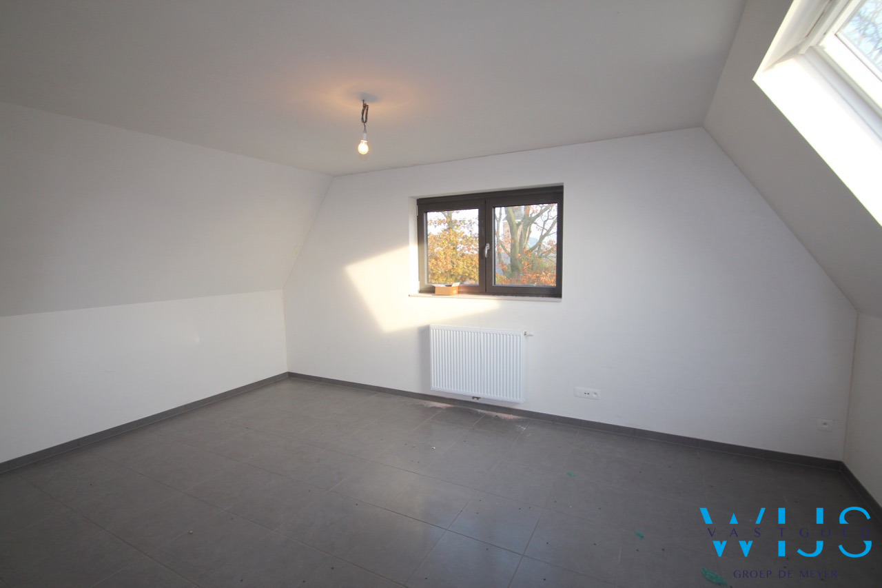 Prachtige duplex + garage in het rustige landelijke OOSTEEKLO 