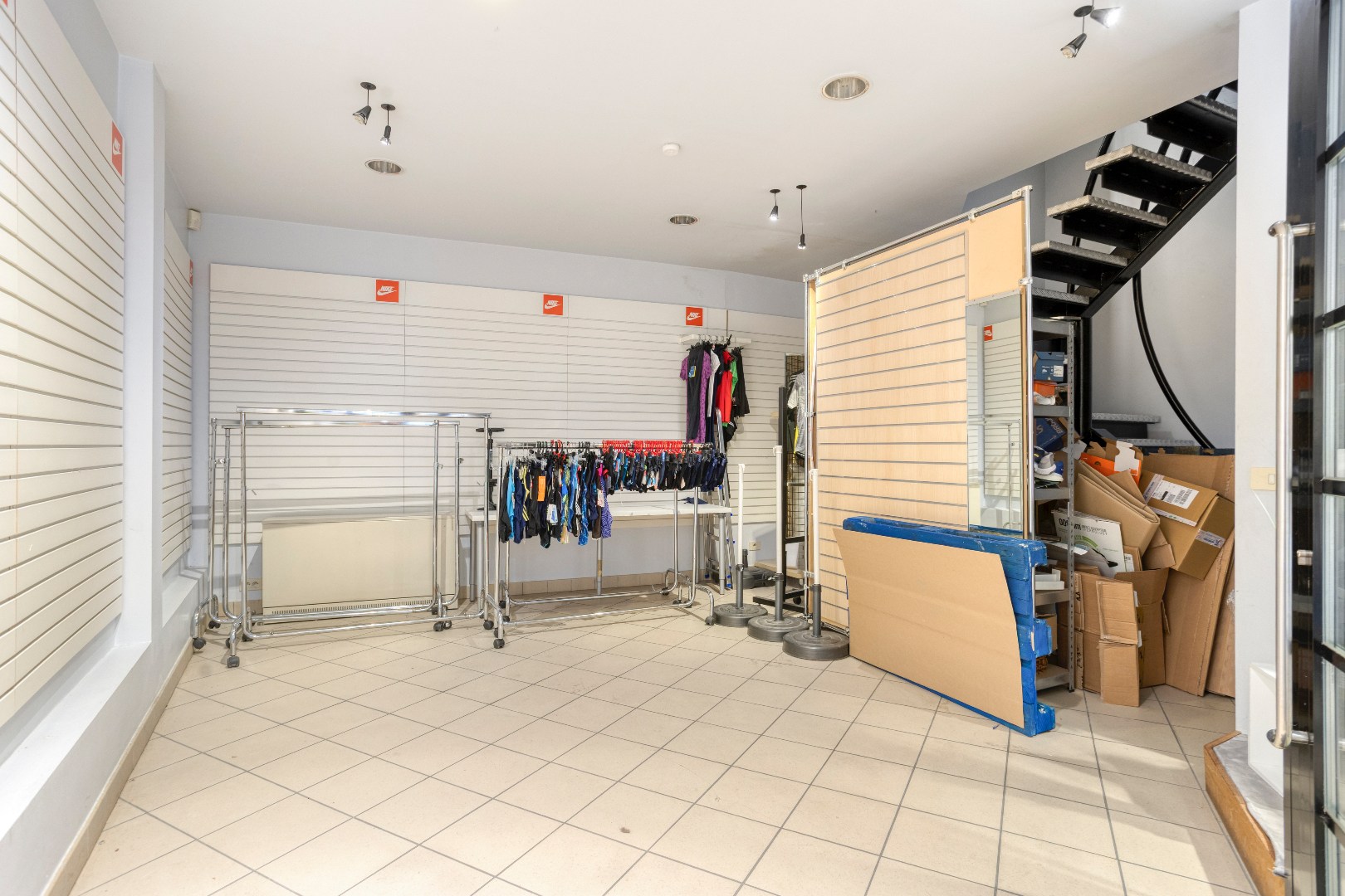 Handelspand met woonst te Halle-centrum 