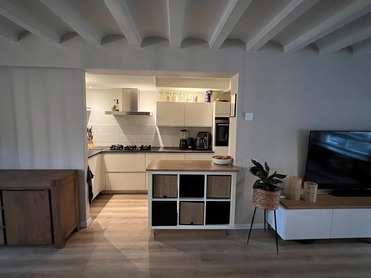 Huur appartement met 2 slaapkamers gelegen in het centrum van Bladel. 