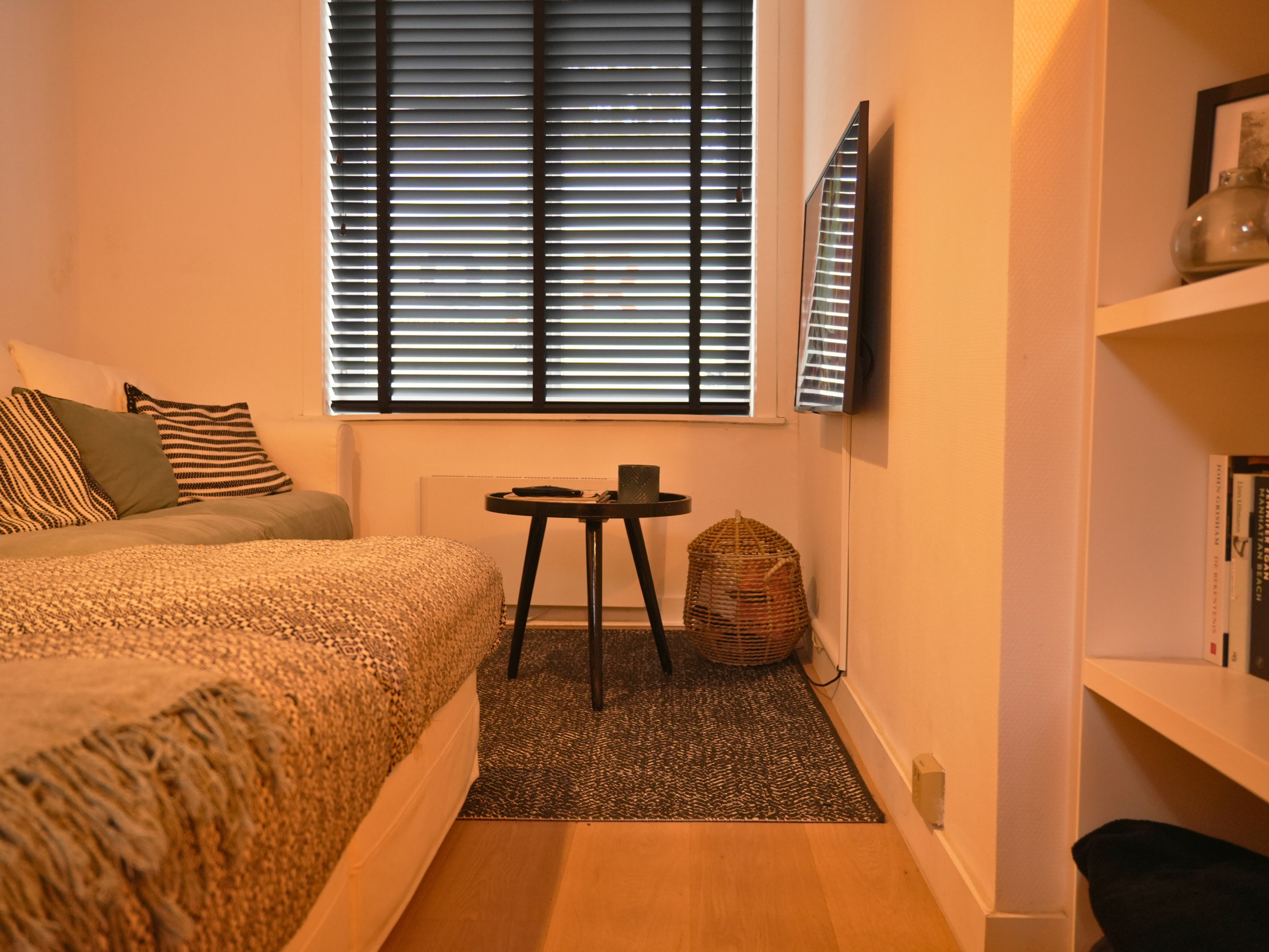 Instapklaar gelijkvloers-appartement met 2-slaapkamers centraal liggen tussen het Zoute en de Lippenslaan. 