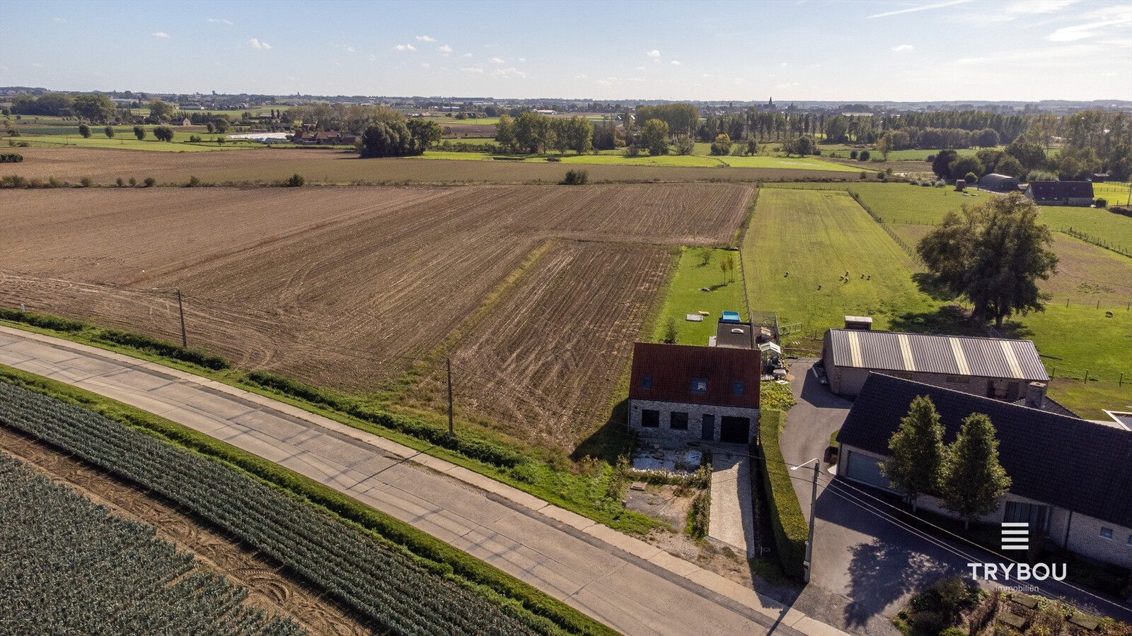 Ruime bouwgrond van 2.920 m² voor halfopen bebouwing in Poelkapelle 