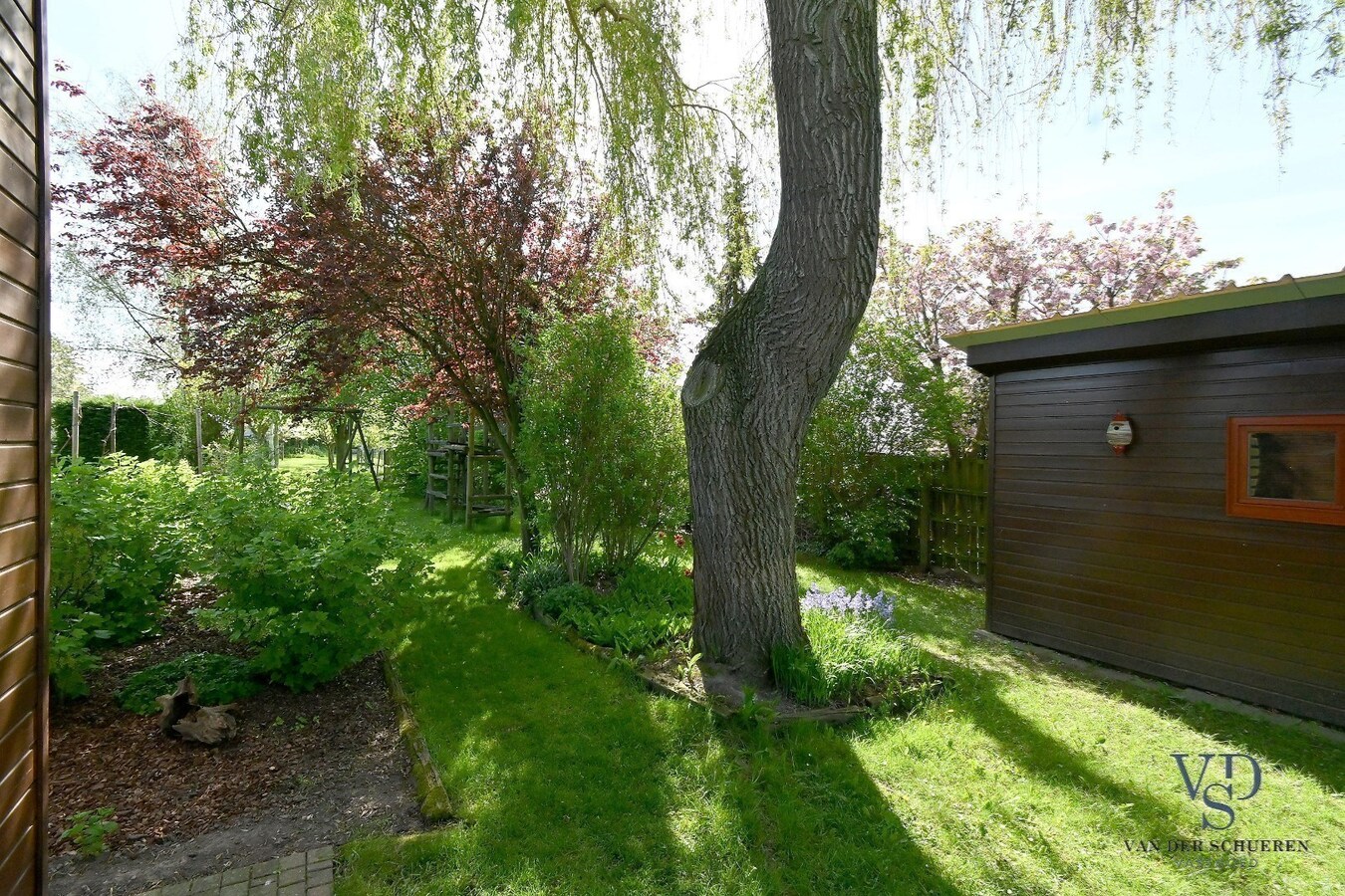 Landelijk gelegen open bebouwing op een uitzonderlijk perceel (1585m²) 