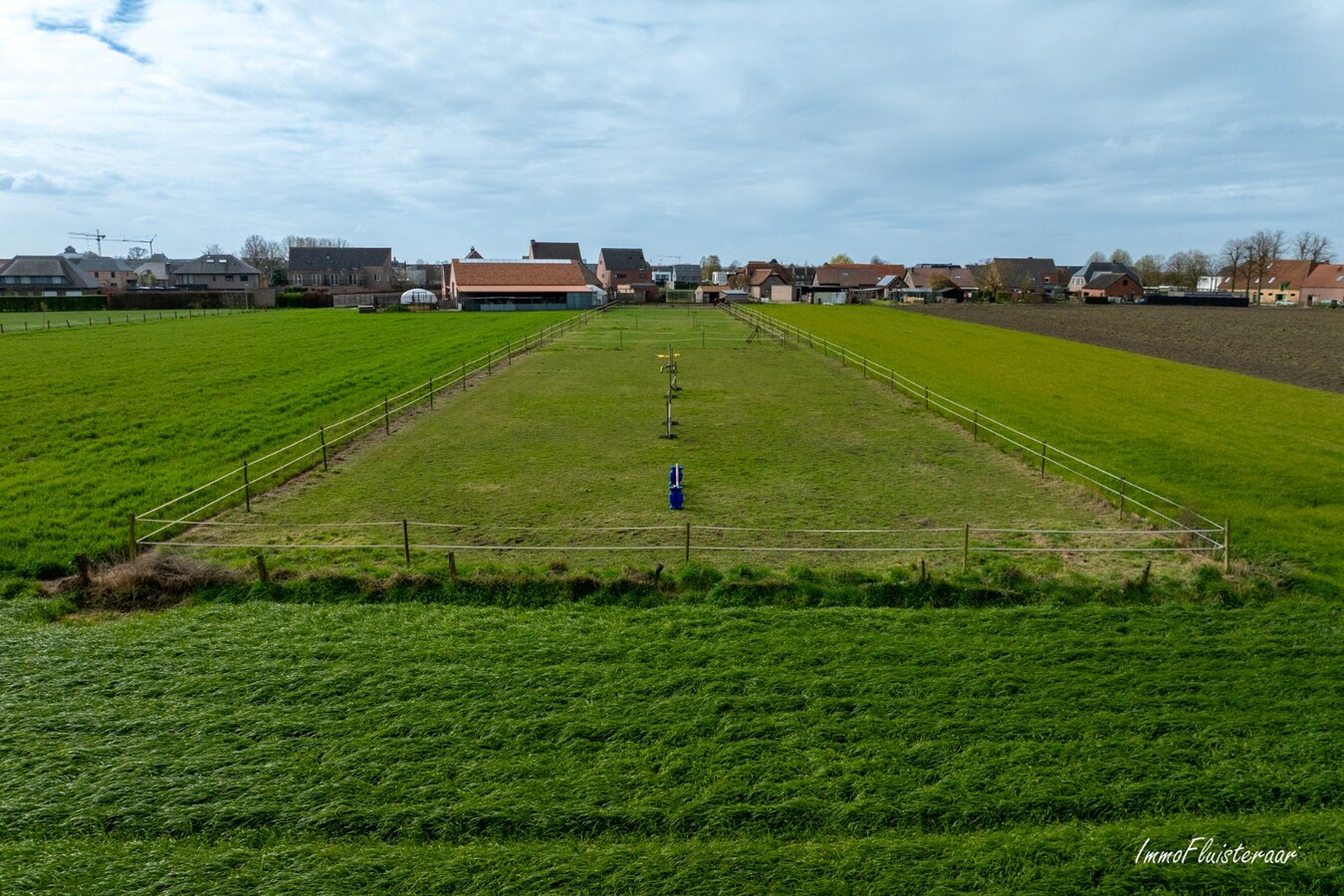 Bouwgrond voor HOB met aanpalende weide nabij het centrum van Hoogstraten 