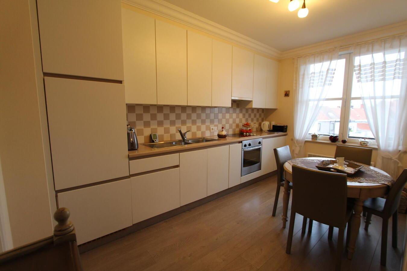 Instapklaar appartement met garage te Roeselare 