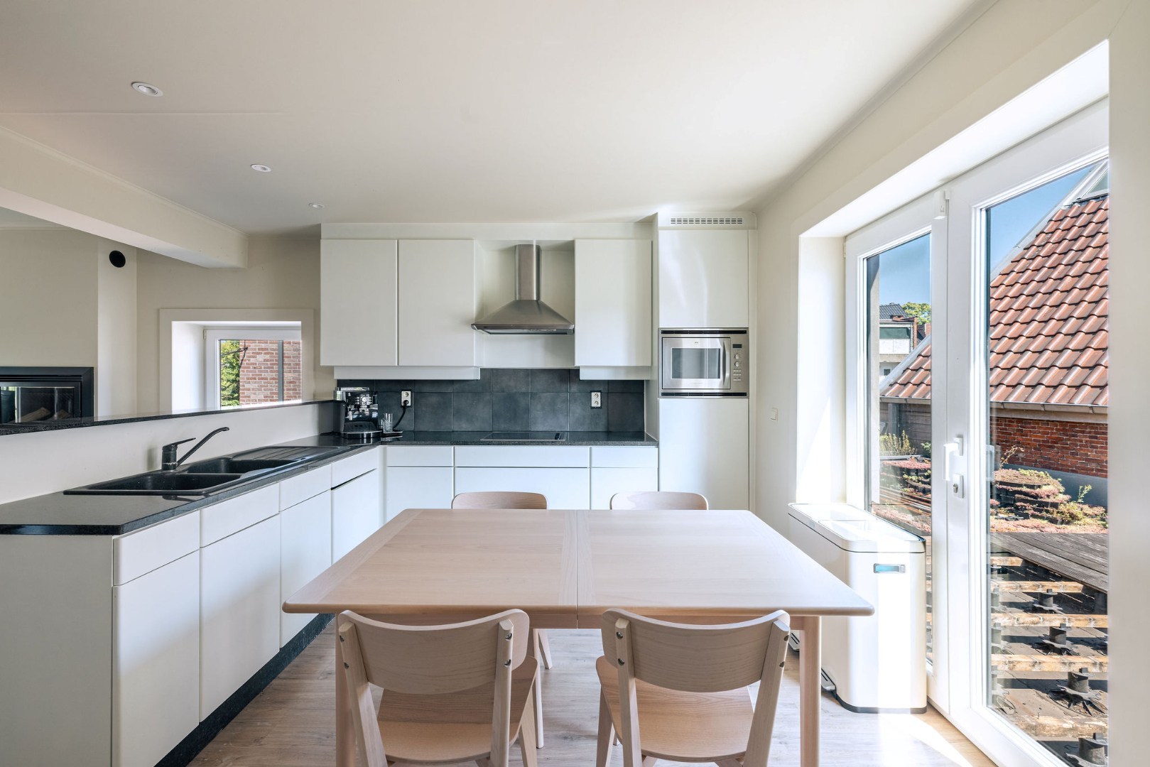 Instapklaar duplexappartement met ruim terras op centrale ligging te Wetteren 