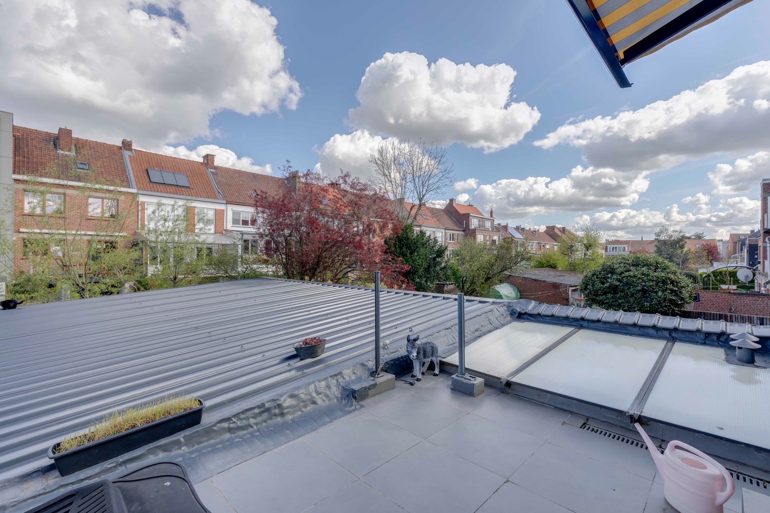 Woning bestaand uit 3 entiteiten: 2 app en 1 studio 