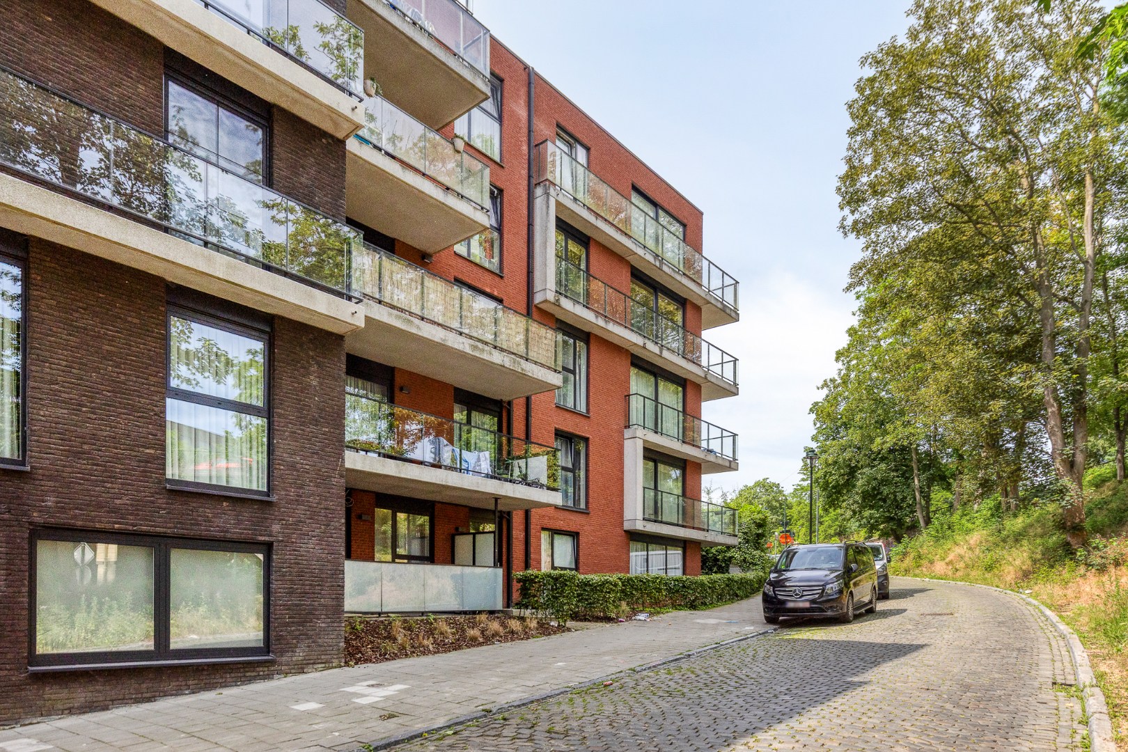 Instapklaar 1-slpk appartement te Laken 