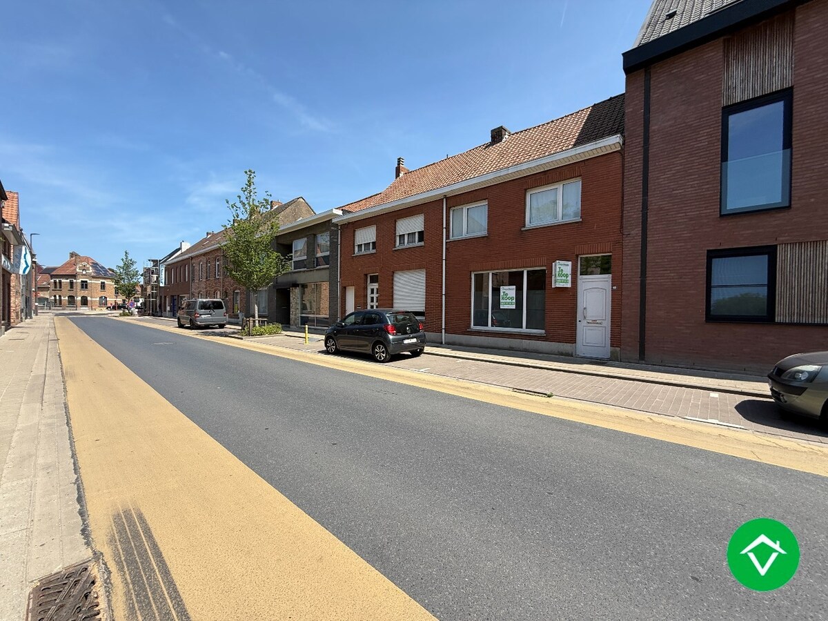 Op te frissen rijwoning met 3 slaapkamers en tuin in centrum Staden 