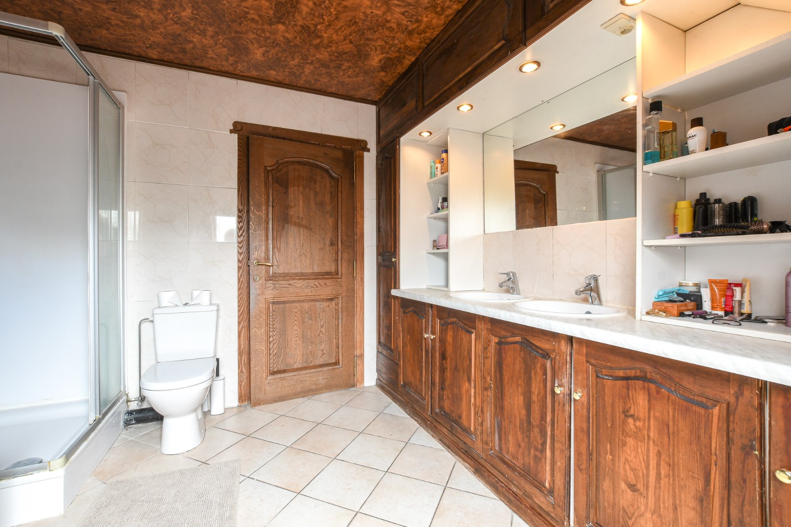 Ruime bel-etagewoning met tuin en bijgebouw, vlakbij centrum De Haan 