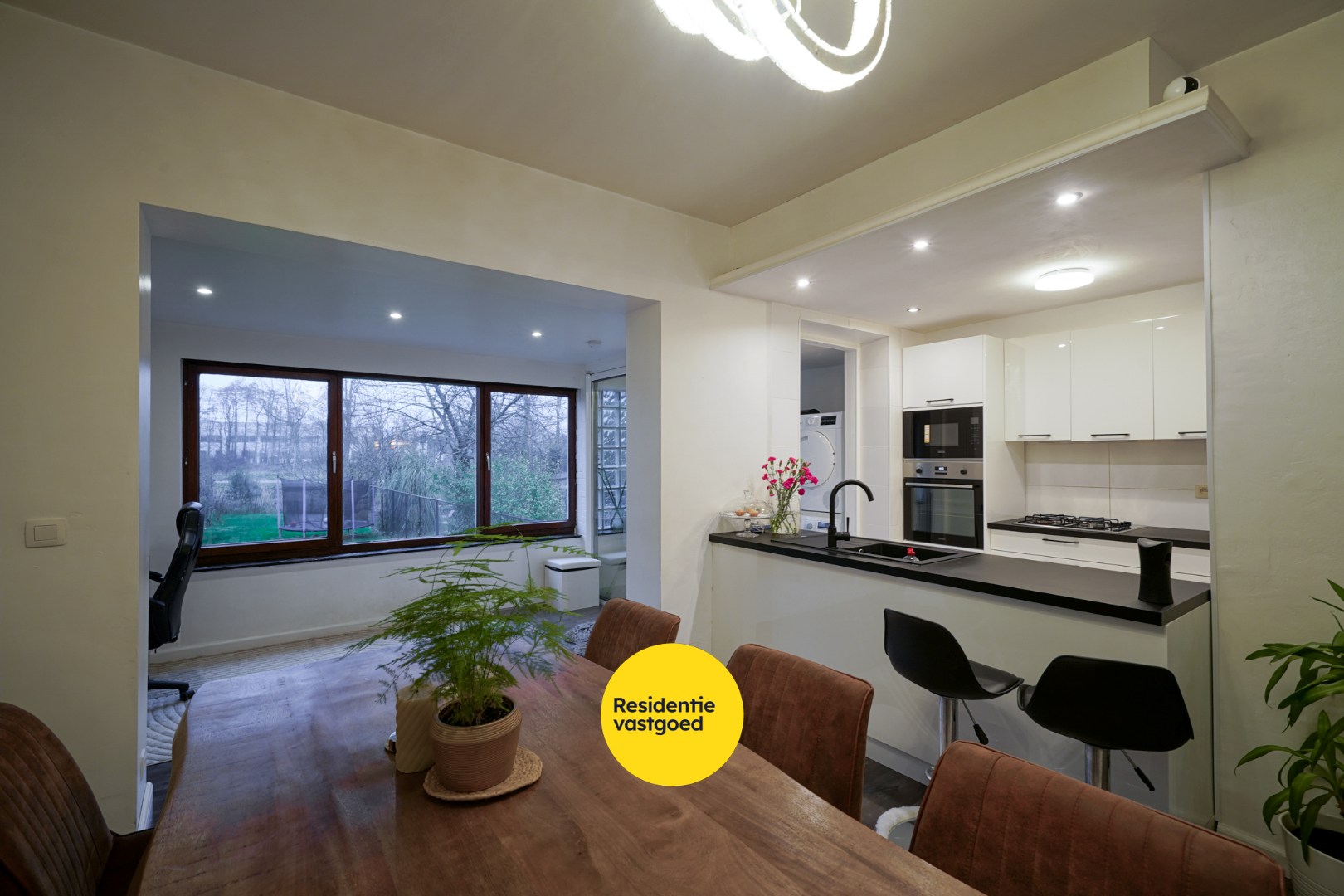 Instapklare woning met diepe tuin te Oostende 