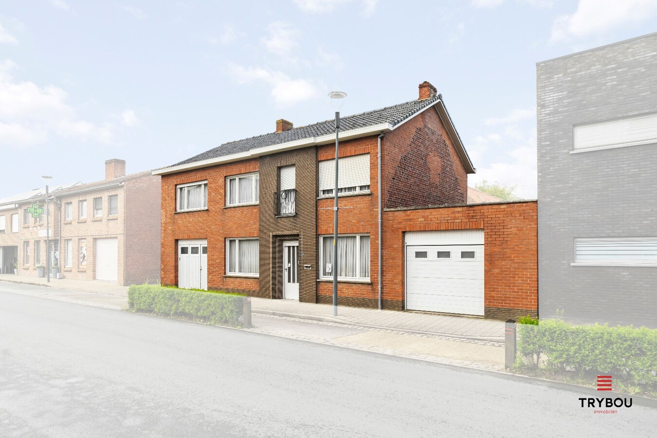 Halfvrijstaande woning met 5 slaapkamers en bijgebouw op 5488 m³ te Jonkershove 